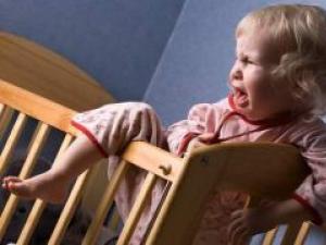 Почему ребенок часто плачет ночью и что с этим делать